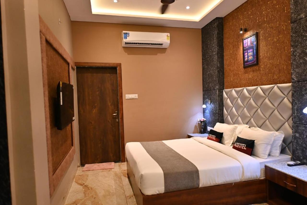 The Apple Tree Hotel Indore Exterior photo